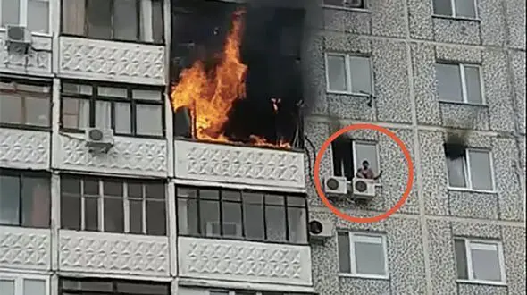 نجات معجزه آسای پسر ۹ ساله در حادثه آتش سوزی آپارتمان! + تصاویر
