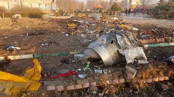 حضور تیم‌های تشخیص هویت پلیس در محل سقوط هواپیما + فیلم