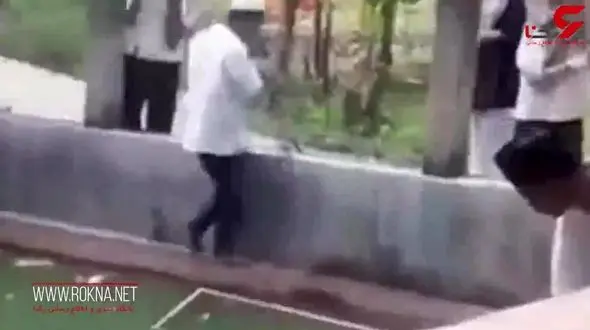 غرق شدن میت در مراسم تشییع! + تصویر