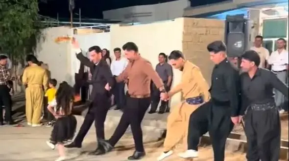 فیلم آواز محلی /  رقص ایلامی دختر بچه با بزرگترا که ذره ای کم نیاورد ...