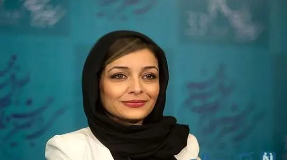 نگاهی به دکوراسیون لوکس خانه ساره بیات / از گلدان زیبای گل های آفتاب‌گردان تا قاب های خاص و منحصر بفرد