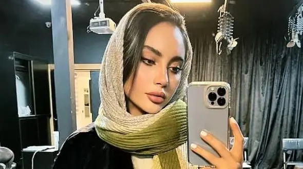 رونمایی خاص و جذاب ترلان پروانه از مادر زیبا و جوانش در سالروز تولد او / مادر و دختر مثل سیبی که از وسط نصف شدن!