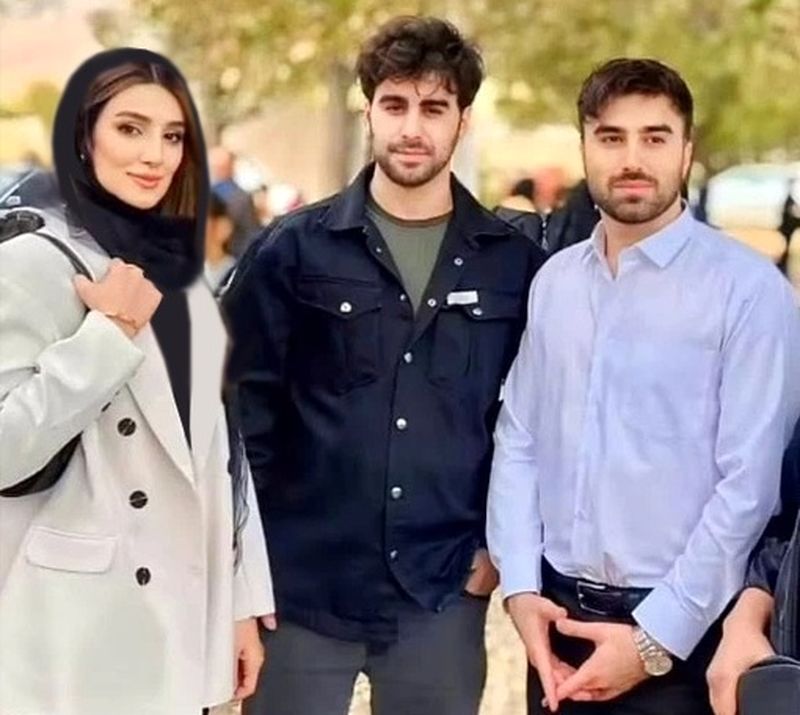 زهرا نادری فر با خانواده