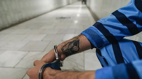 مرگ مجرم سابقه دار کرمانشاه پس از دستگیری/ علت فوت در دست بررسی است