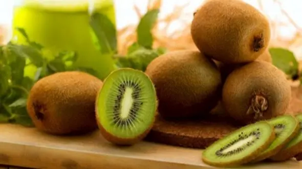 کیوی و درمان یبوست؛ چقدر بخوریم؟