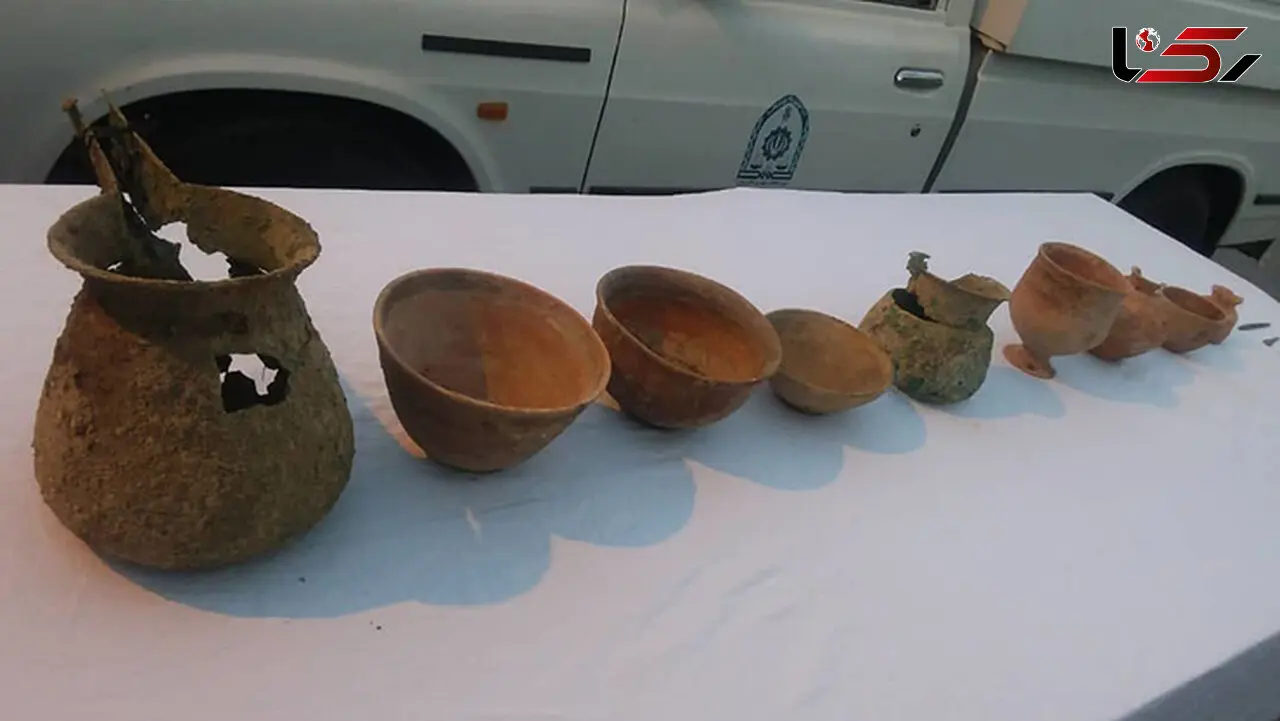 
۱۱ شی عتیقه با قدمت ۵ هزار ساله در جیرفت کشف شد

