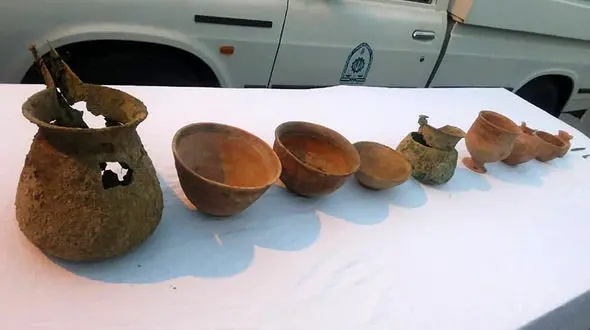 
۱۱ شی عتیقه با قدمت ۵ هزار ساله در جیرفت کشف شد
