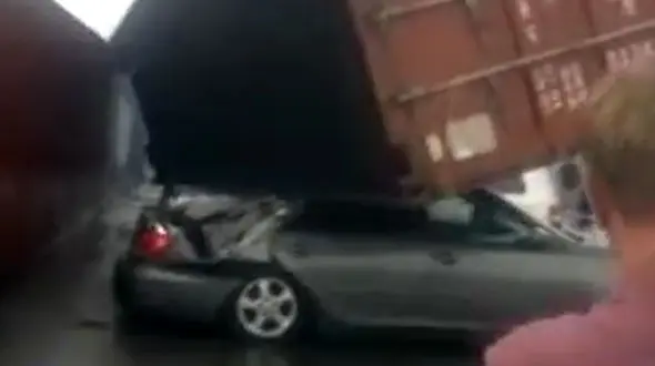 لحظه توفان با سرعت 120 کیلومتر در آستانه + فیلم و عکس