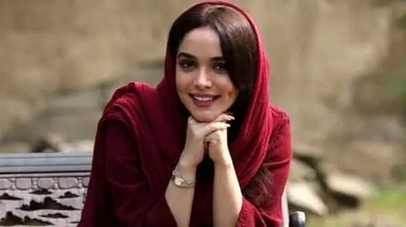 استایل شیک و به روز سارا باقری ، مائده ی سریال افرا