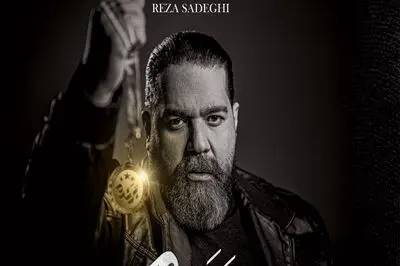 فیلم همخوانی باشکوه مردم تبریز با رضا صادقی / اجرای احساسی «آیریلیق» سالن را منفجر کرد 