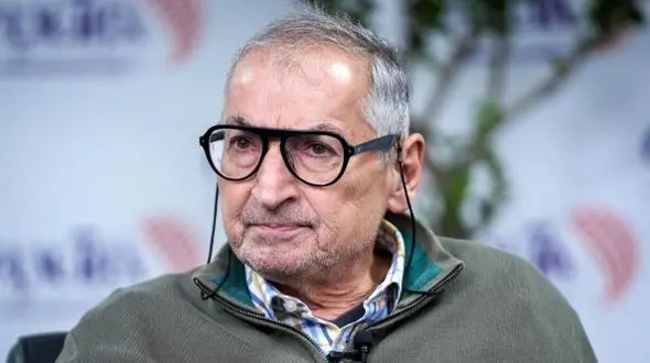 صادق زیباکلام از ایران و جان کر‌ی از آمریکا در اظهاراتی ویرانگر علیه ایران!