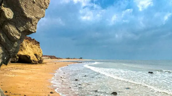 صخره‌های شگفت‌انگیز جزیره قشم + فیلم