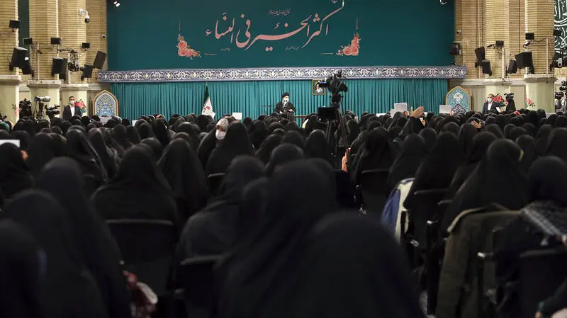 رهبر انقلاب اسلامی در دیدار صدها تن از زنان فرهیخته و فعال کشور