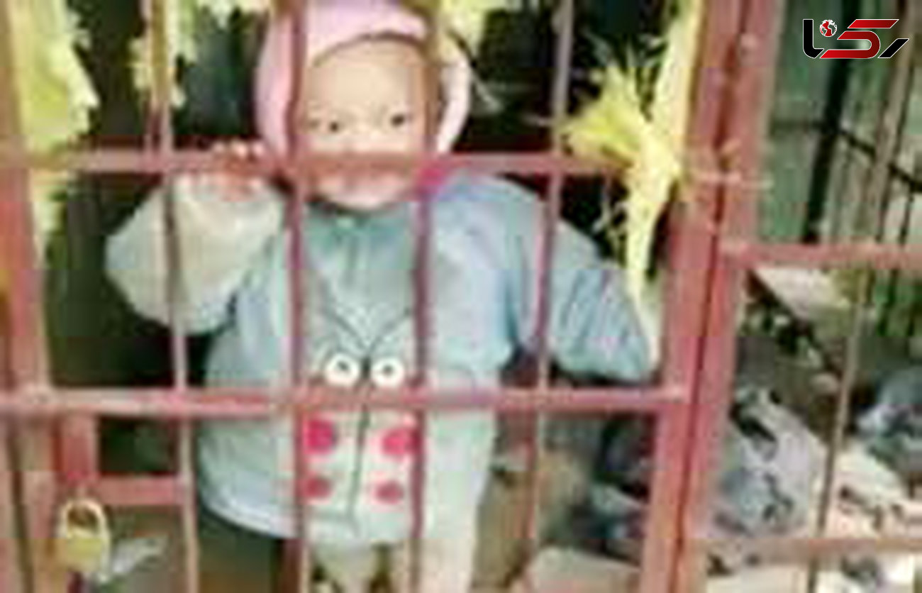 تنبیه بیرحمانه کودک 3 ساله در قفس سگ+عکس