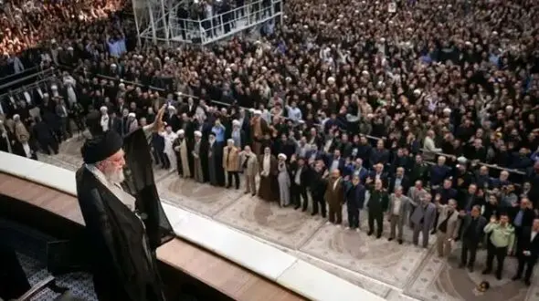 پزشکیان همنشین نوه های امام شد؛ سعید جلیلی در صف اول + تصاویر