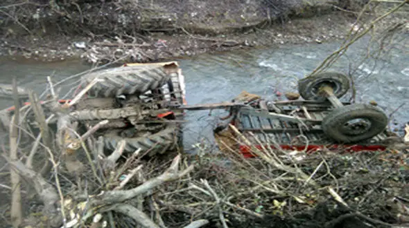سقوط مرگبار تراکتور به رودخانه / مرد بابلی در دم جان باخت + عکس