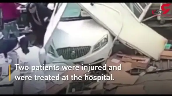 ورود یک خودرو به داخل مرکز درمانی فاجعه آفرید!+فیلم