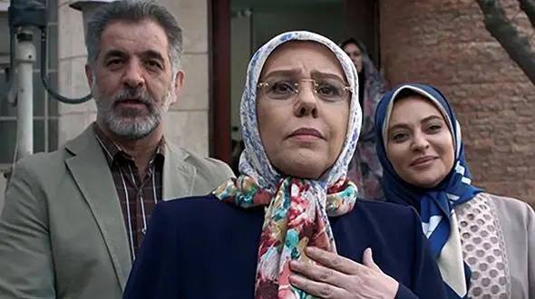 ست بنفش عینک و مانتوی افسانه چهره آزاد بازیگر مینو “احضار” / چهره اش مثل همیشه زیبا و مهربونه