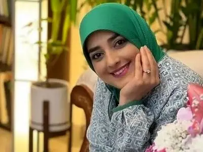 فیلم خلاقیت در کیک تولد ستاره سادات قطبی با بامیه و زولبیا و گوشفیل / حماسه خانم مجری در تولد رمضانی اش با کادوهای فوق لاکچری ایتالیایی و مارکدار 