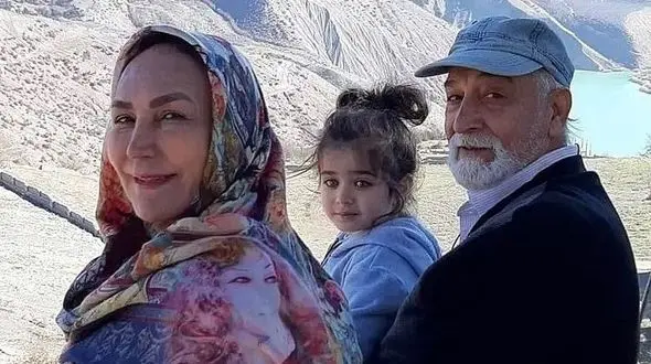 قصه عشق محمود پاک نیت و مهوش صبرکن: در خانواده مرفهی بزرگ شده بودم 18 سال بیشتر نداشتم اما به عشق محمود نسبت به خودم ایمان داشتم/محمود پاک نیت: یکدل، نه صددل عاشقش شدم 