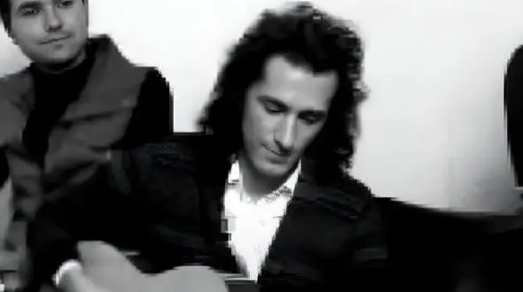 فیلم آواز باشکوه؛ آهنگ زیرخاکی ابرای تیره از مرتضی پاشایی همه رو برد اغماء چقدر مو داشته