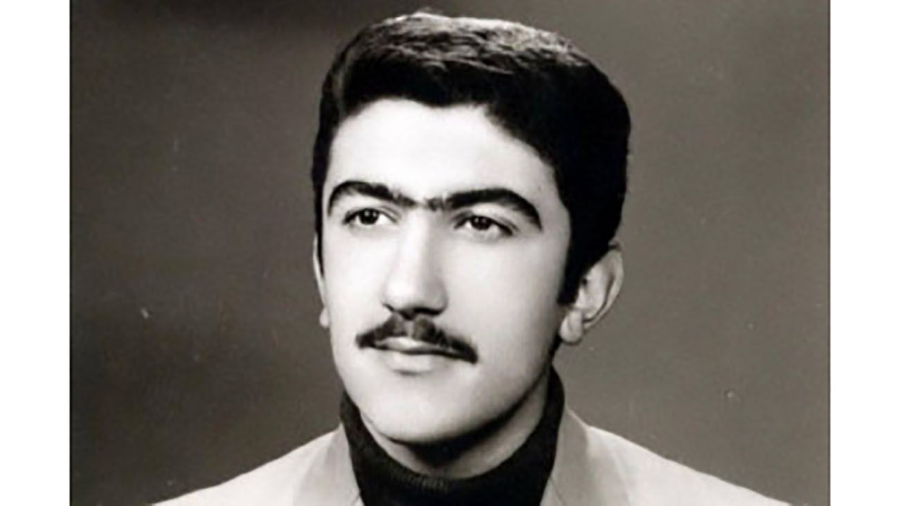 این عکس جوانی کدام بازیگر ایرانی است ؟ / حدس بزنید