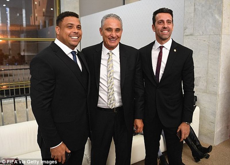 ronaldo_left_brazil_manager_tite_and_former_arsenal_midfielder_edu_arrive_at_the_kremlin_