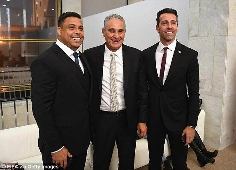 ronaldo_left_brazil_manager_tite_and_former_arsenal_midfielder_edu_arrive_at_the_kremlin_