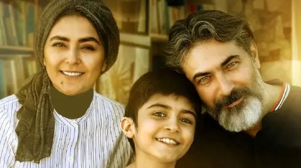 ویدئو/ رونمایی رایان سرلک از پدر و مادر واقعی‌ جوان و خوشتیپش/ پدرم آرشیتکته و مادرم ....