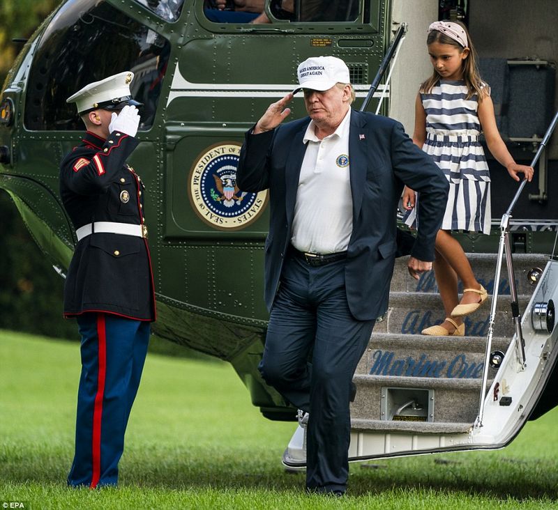 4EAE900E00000578-6005795-Trump_and_Arabella_walk_off_Marine_One_after_a_family_weekend_aw-m-100_1532952785897
