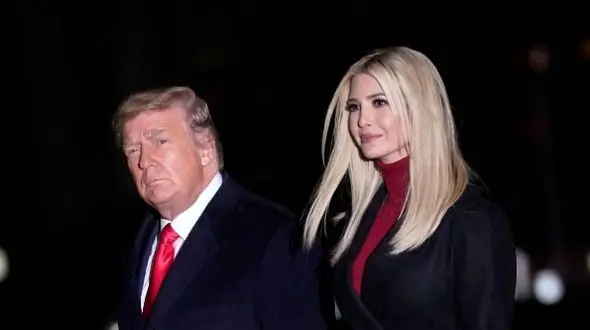 عکس؛ سفر در زمان؛ «ایوانکا ترامپ در 12 سالگی در کنار پدر و مادرش»؛ سال 1372