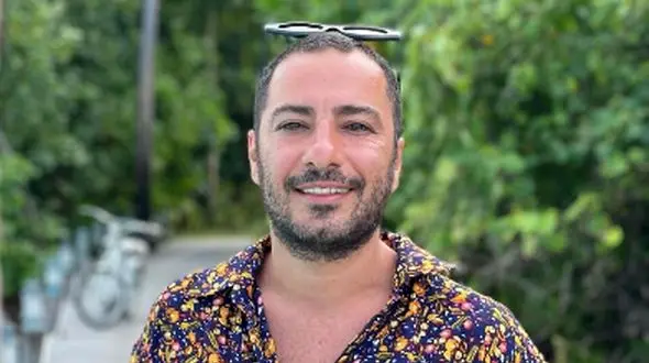 عکس | نهایت سادگی و جذابیت تیپ عروس دامادی نوید محمدزاده و همسر افغانستانی او / خبری از میکاپ غلیظ و کراوات نبود