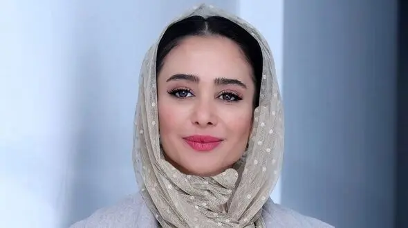 استایل ترندی الناز حبیبی با خاص ترین کیفی که دیده اید! / الناز حبیبی جسورانه  و خوش تیپ ظاهر شد!