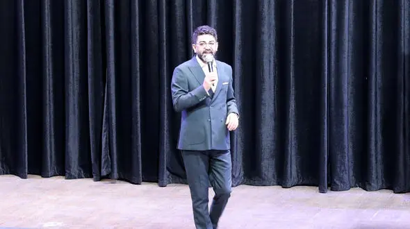 بازگشت شب بازیگر پس از سه سال؛ صحنه‌ای لبریز از بغض، سکوت و ستایش