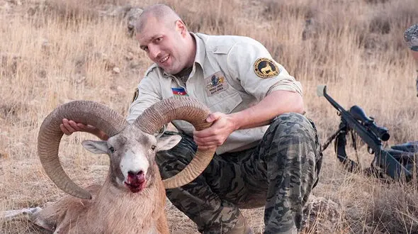 ابراهیمی : مسئولان برای «ارز آوری» اجازه شکار به توریست ها می دهند+فیلم