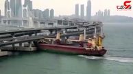 لحظه تصادف کشتی با پل پر از ماشین / کاپیتان مست بود + فیلم