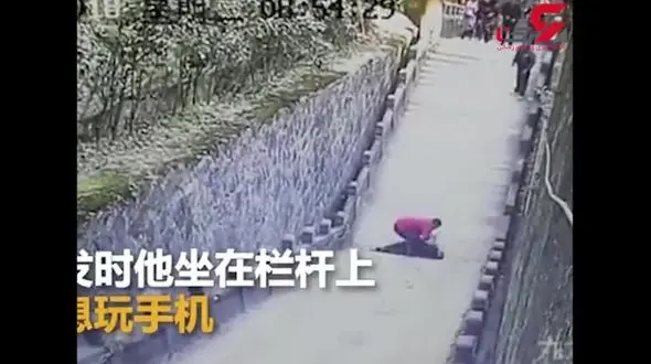 مرگ یک گردشگر هنگام بازدید از آثار باستانی + فیلم