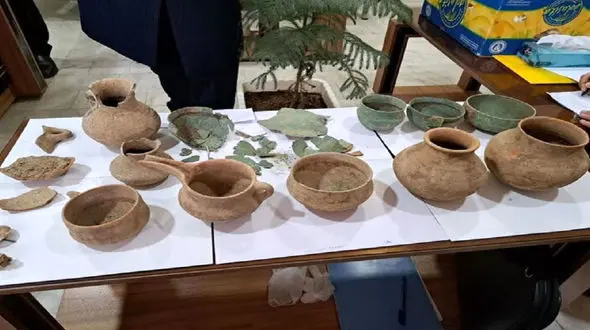 بازداشت 8 مرد با گنج ها و عتیقه های تاریخی در قم + جزییات