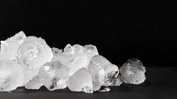 کاربردهای جالب یخ به جز خنک کردن نوشیدنی 