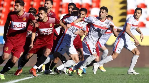 درگیری 2 بازیکن تیم پدیده قبل از بازی پرسپولیس