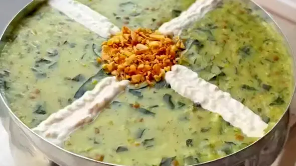 طرز تهیه آش اسفناج برای تقویت سیستم ایمنی بدن / فیلم