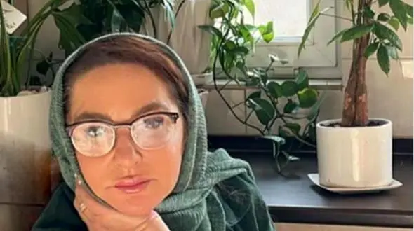 لاله صبوری بازیگری که مفهوم شجاعت را تعریف کرد: ما زمان جنگ پناهگاه نرفتیم پناهگاه ما زیر میزِ آشپزخونه بود!