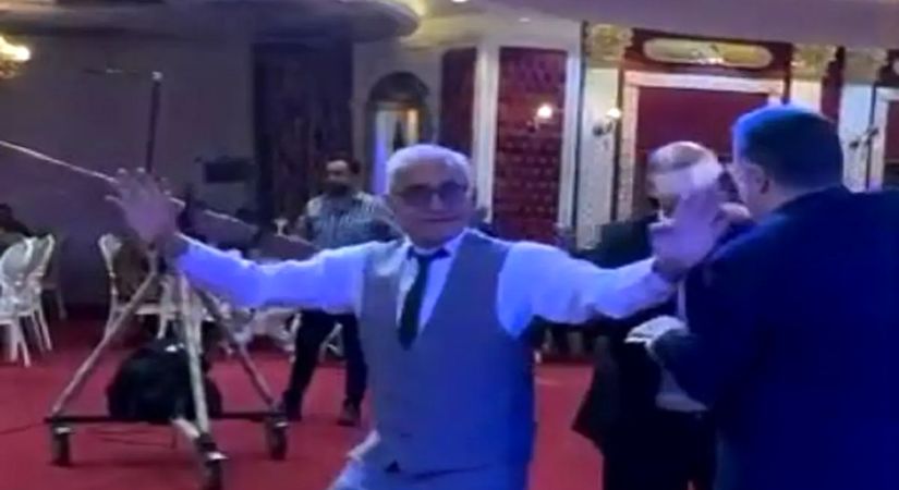 آوازباشکوه و رقص شاد/ دل باید جوون باشه فقط این پیرمرد که اومده وسط آذری میرقصه کنارم نمیکشه!