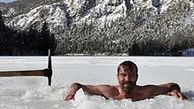 این مرد یخی در سرمای کشنده قطب شمال بدون لباس زندگی می کند+عکس