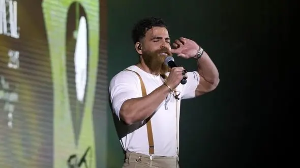 فیلم/گلایه‌های معین زندی در حین اجرای کنسرتش و پس از معرفی مهران غفوریان؛ به امام حسین من...!