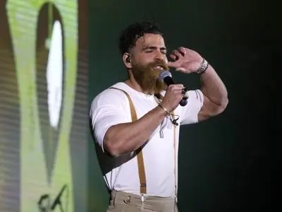 فیلم/گلایه‌های معین زندی در حین اجرای کنسرتش و پس از معرفی مهران غفوریان؛ به امام حسین من...!