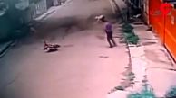 شلیک مرگبار به یک زورگیر خیابانی در مقابل چند بچه‌ مدرسه ای + فیلم