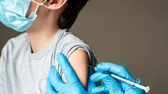 تزریق واکسن پاستوکووک به کودکان شش تا ۱۸ سال ایرانی