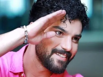 فیلم/ سینا مهراد مجری کاپیتان: حالم خوب نیست 2 ماهه نخندیدم