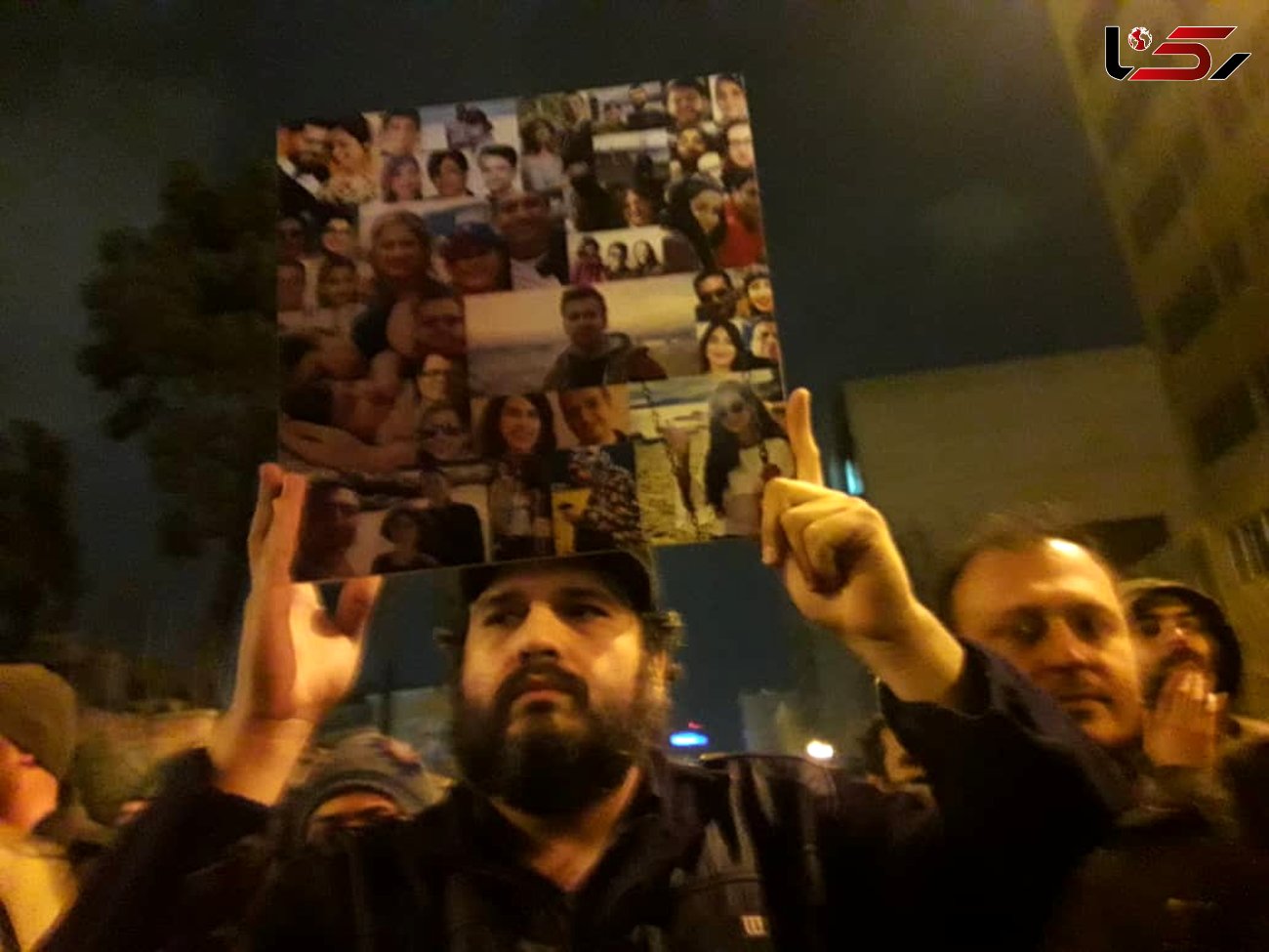 تجمع عزاداران تهرانی به خاطر قربانیان پرواز اوکراین مقابل دانشگاه امیرکبیر + عکس